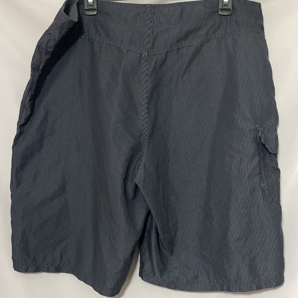 Nike 6.0 MENS SIZE 38 BOARD SHORTS Gray and Black Striped Shorts POCKETS CLEAN - Picture 9 of 13